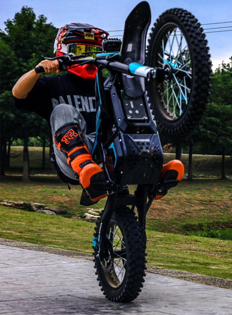 EM-5-Ultra-—-High-Performance-Riding